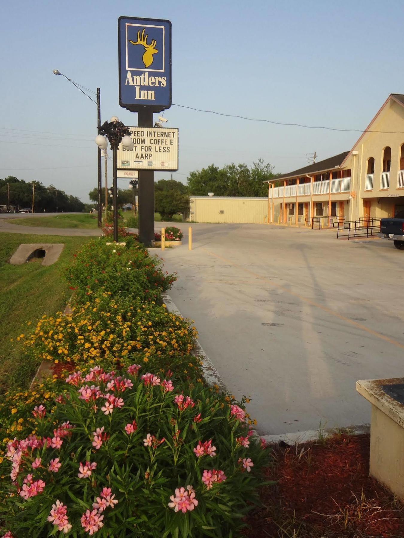 Antlers Inn Goliad Екстер'єр фото